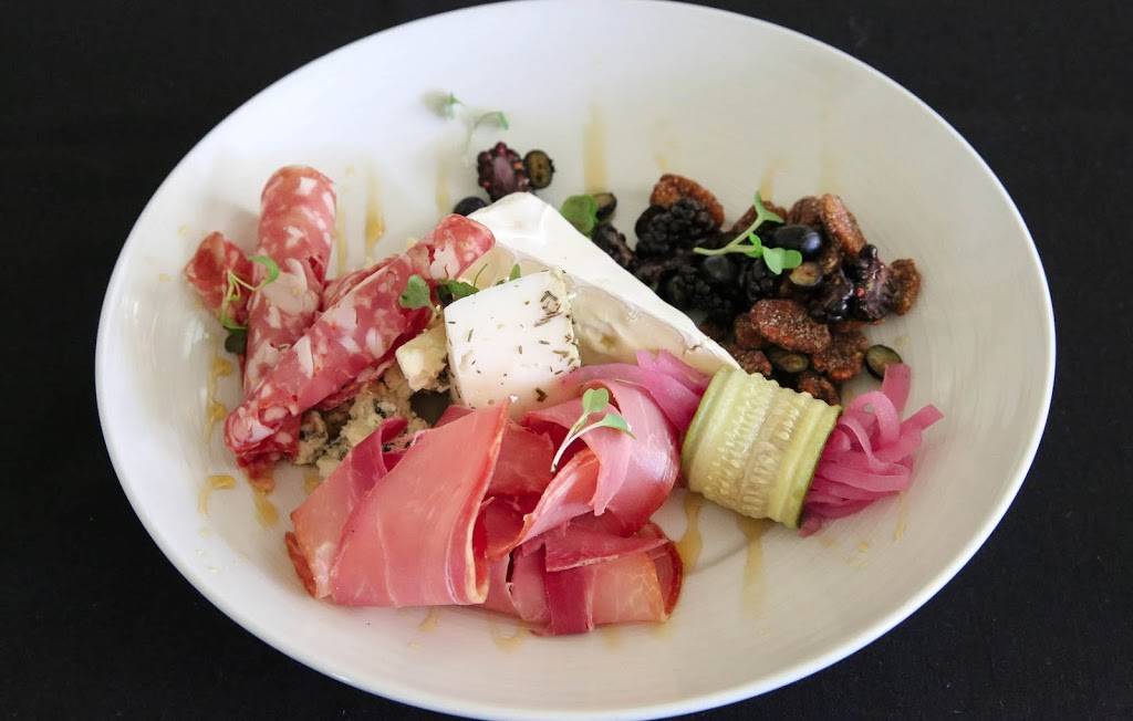 V Restaurant, Bistro & Bar | restaurant | 402 Main St, Murphys, CA 95247, USA | 2097289944 OR +1 209-728-9944