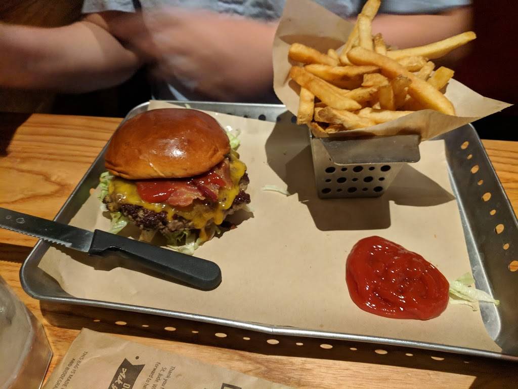 Chilis Grill & Bar | meal takeaway | 3422 Lithia Pinecrest Rd, Valrico, FL 33596, USA | 8136537375 OR +1 813-653-7375