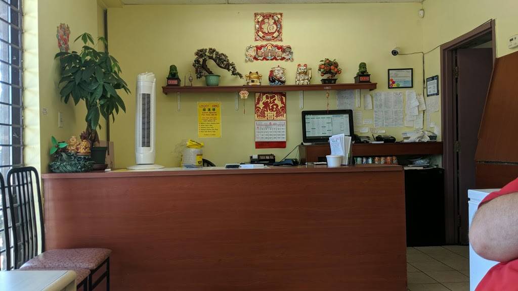 Lucky King Take Out | restaurant | 1134 Cadboro Rd, Gloucester, ON K1J 9K4, Canada | 6135649888 OR +1 613-564-9888