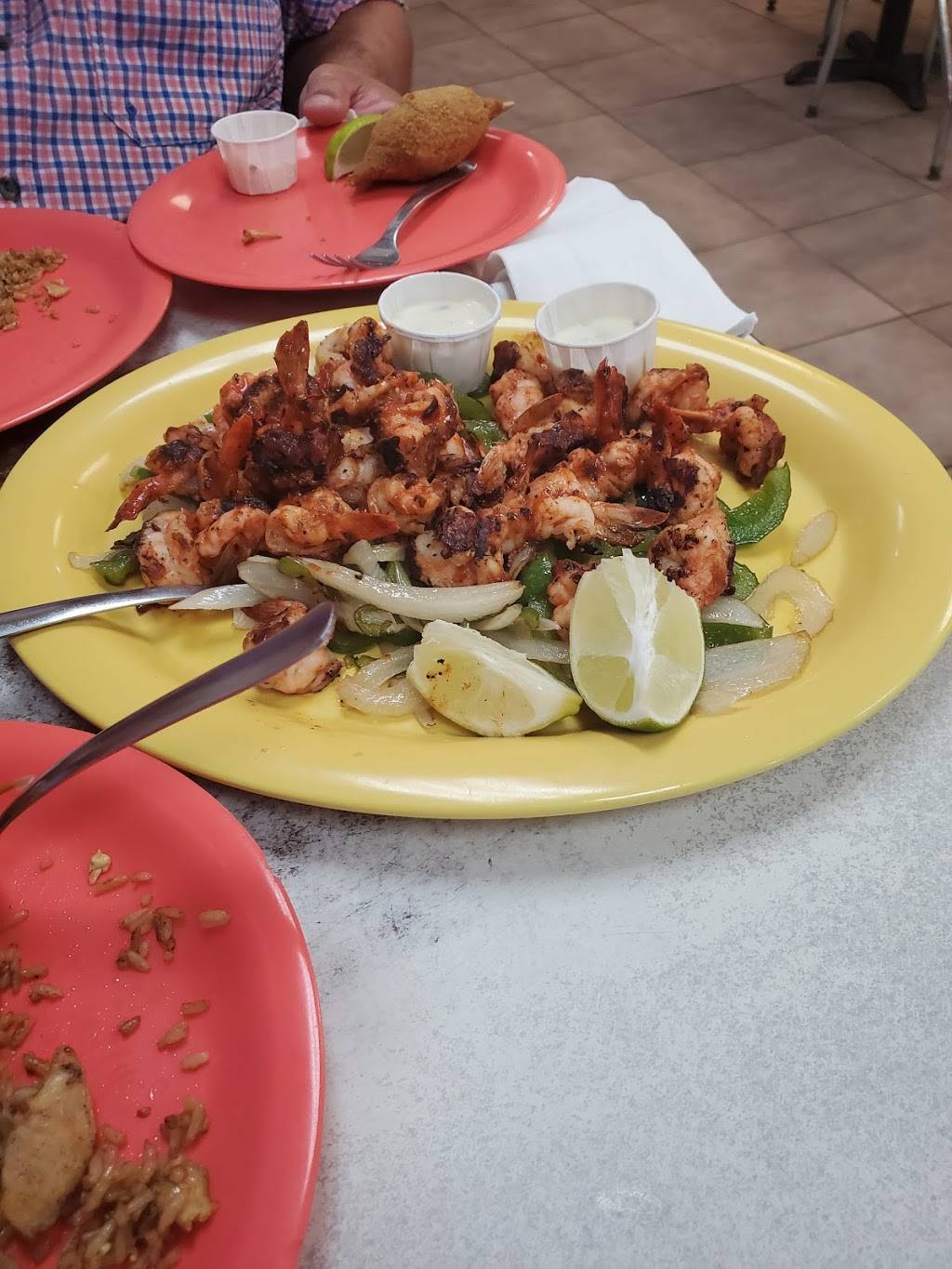 Connies Seafood | restaurant | 7502 Long Point Rd, Houston, TX 77055, USA | 7136883318 OR +1 713-688-3318