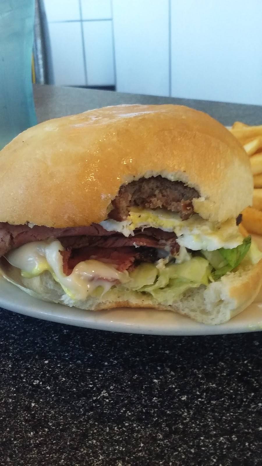 Chubbys Diner | cafe | 395 Campus Dr, Hanford, CA 93230, USA | 5595838888 OR +1 559-583-8888