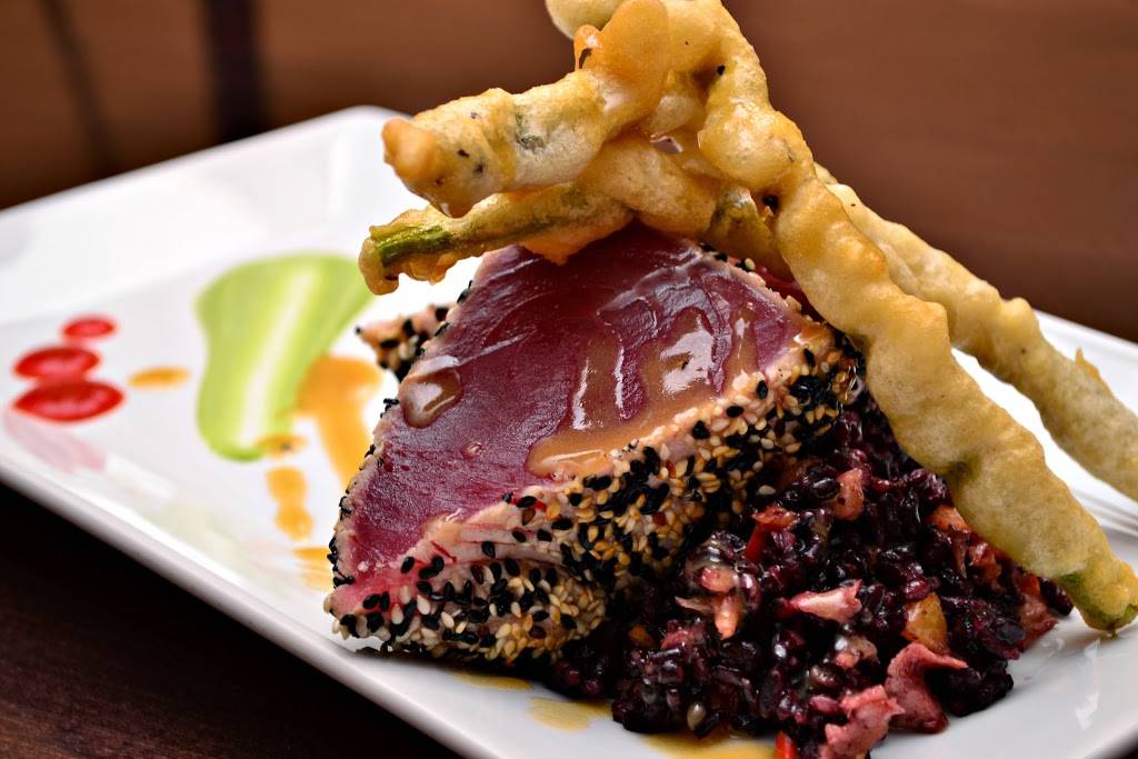 Lattitude | restaurant | 1338 Memorial Ave, West Springfield, MA 01089, USA | 4132418888 OR +1 413-241-8888