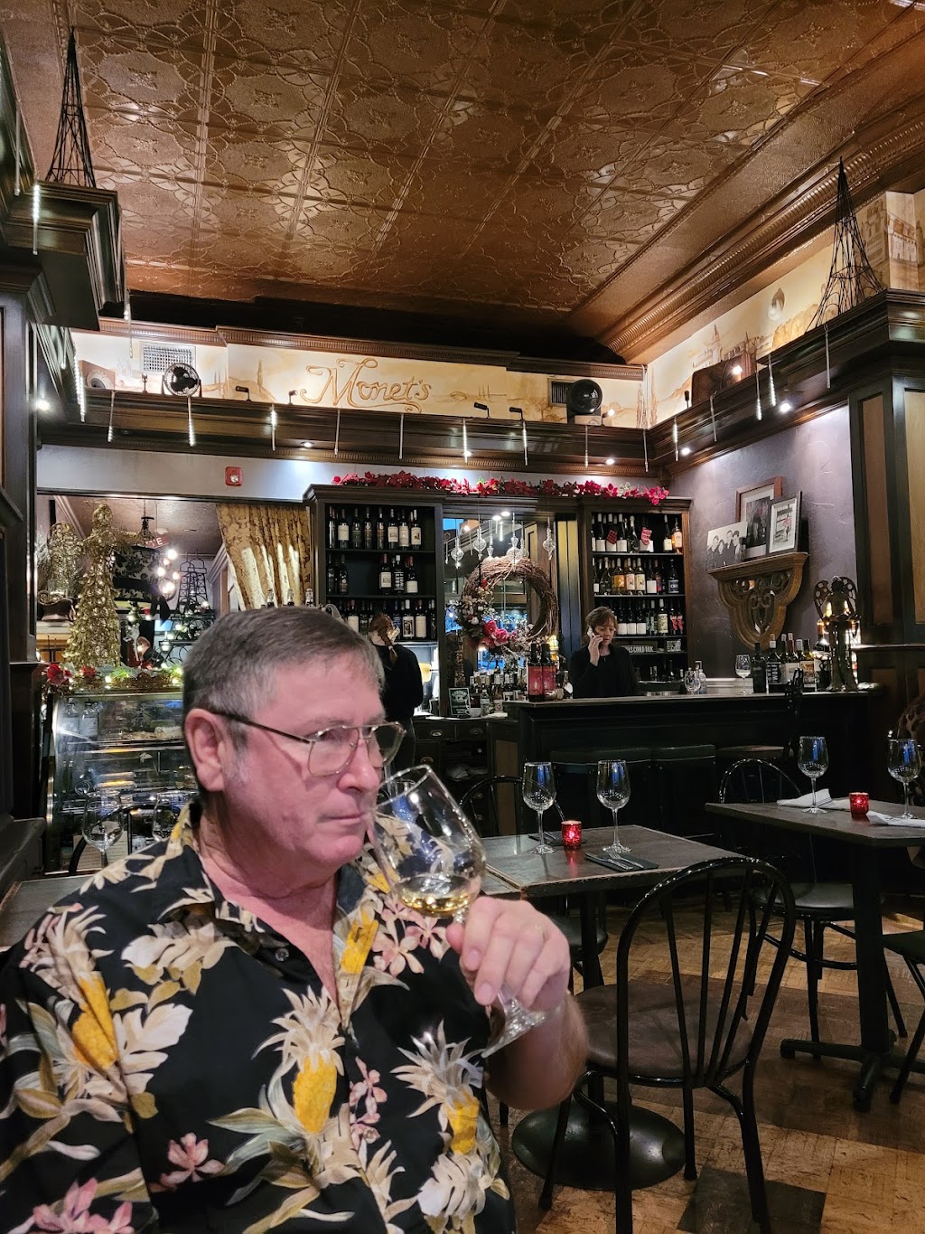 Monets Wine Bistro | restaurant | 120 S E St, Exeter, CA 93221, USA | 5595929453 OR +1 559-592-9453