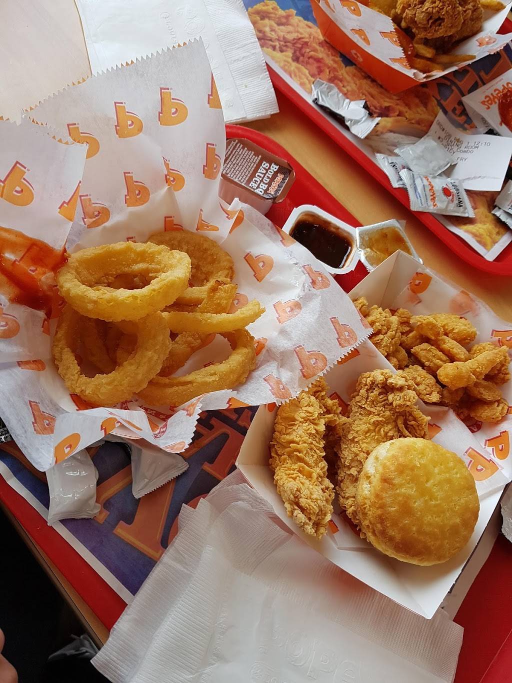 Popeyes Louisiana Kitchen | restaurant | 15201 Union Ave SW, Lakewood, WA 98498, USA | 2539838000 OR +1 253-983-8000