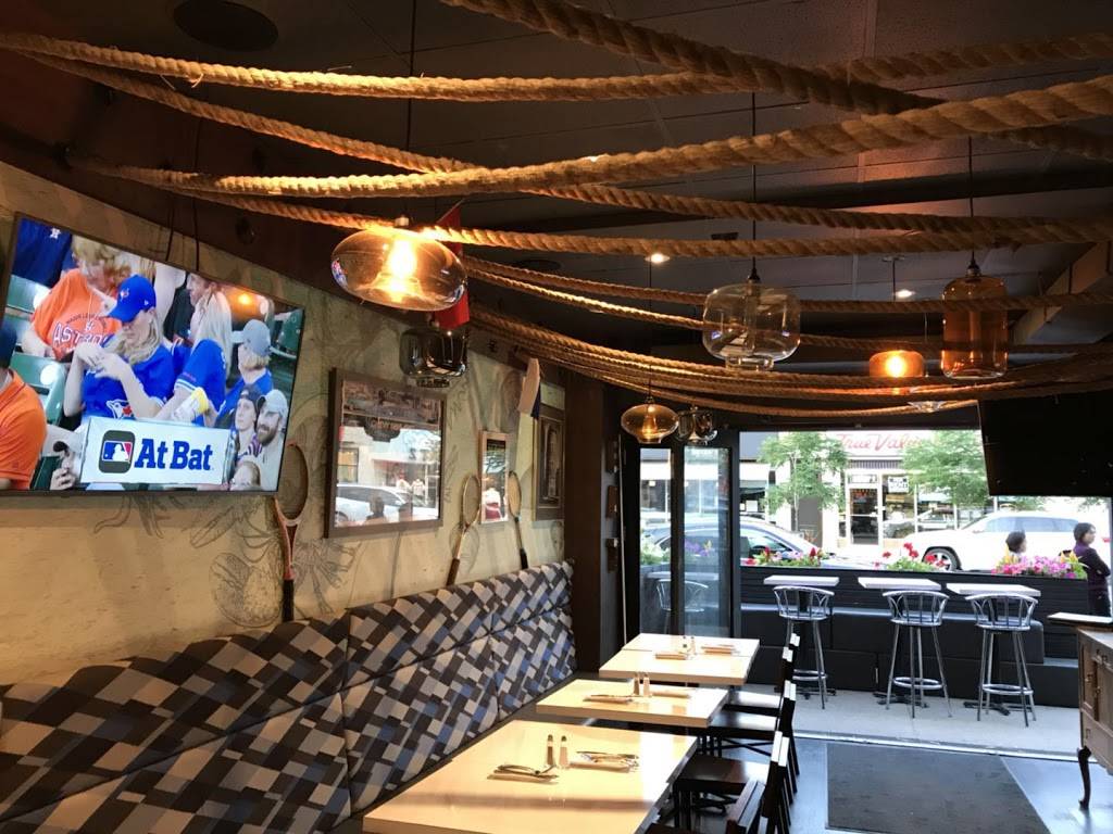 Two Dogs Sports Bar | restaurant | 1620 Bayview Ave, Toronto, ON M4S 1T3, Canada | 6473448286 OR +1 647-344-8286