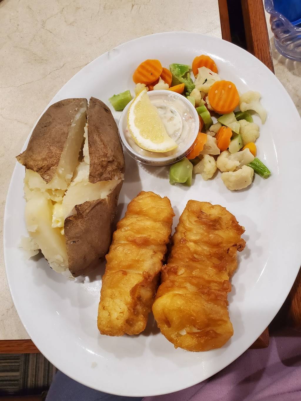 New Hollywood Family Restaurant | restaurant | 2812 New Pinery Rd, Portage, WI 53901, USA | 6087422122 OR +1 608-742-2122