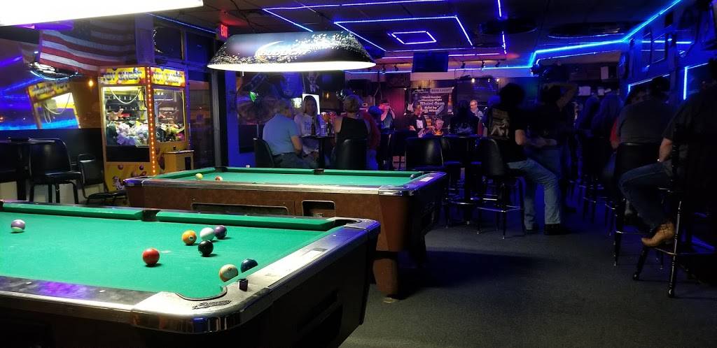 The Wheel Bar And Lounge | restaurant | 534 SE Broad St, Murfreesboro, TN 37130, USA | 6152952862 OR +1 615-295-2862