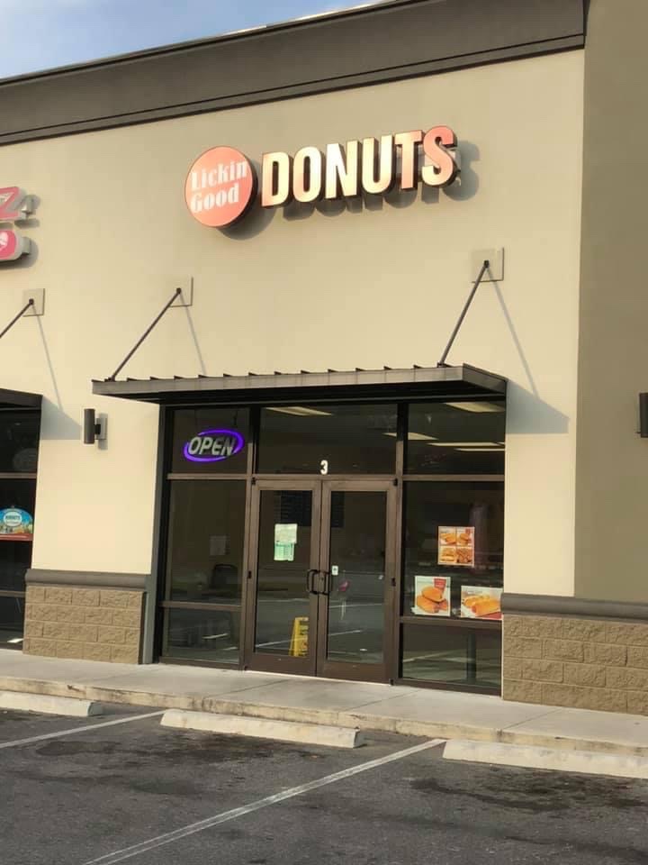Lickin Good Donuts | restaurant | 6675 Pine Forest Rd, Bellview, FL 32526, USA | 8502874446 OR +1 850-287-4446