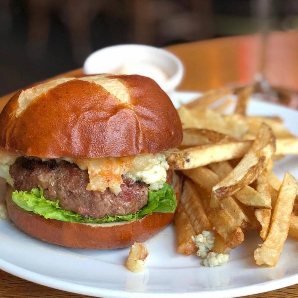 The Glunz Tavern | restaurant | 1202 N Wells St, Chicago, IL 60610, USA | 3126423001 OR +1 312-642-3001