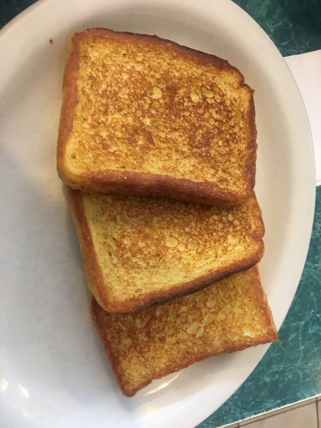 Town & Country Restaurant | restaurant | 660 Rte 37 W, Toms River, NJ 08755, USA | 7325693910 OR +1 732-569-3910