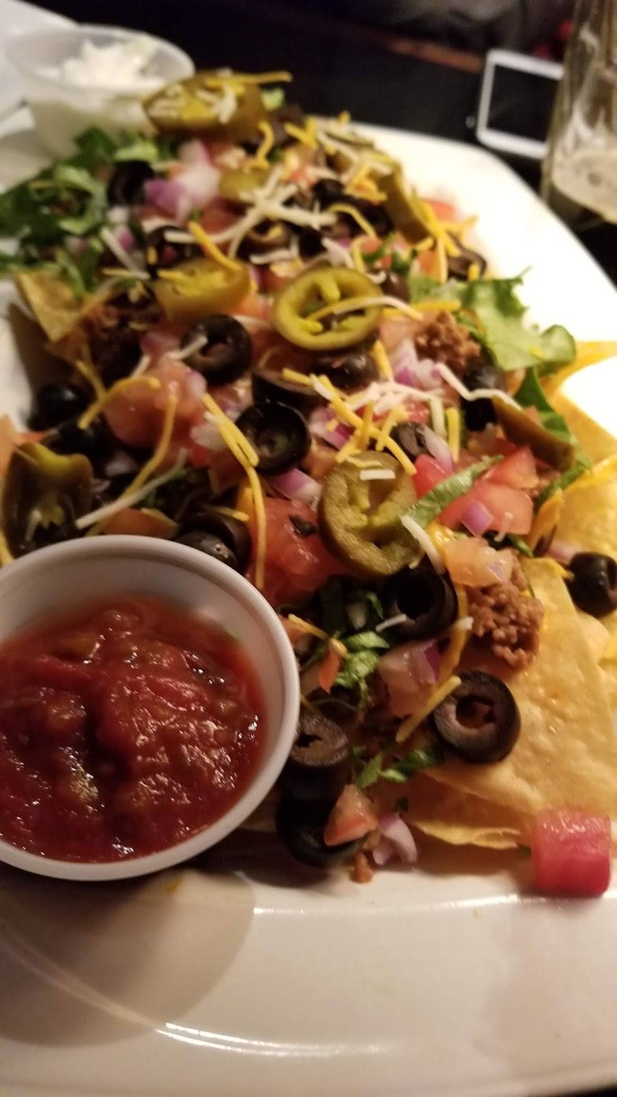 GS Steamers Bar & Grill | restaurant | 70 E 1st St, Oswego, NY 13126, USA | 3153420000 OR +1 315-342-0000