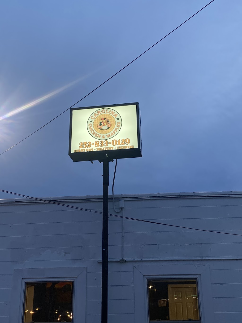 Carolina Chicken & Waffles | restaurant | 422 Bridge St, Washington, NC 27889, USA | 2528330129 OR +1 252-833-0129