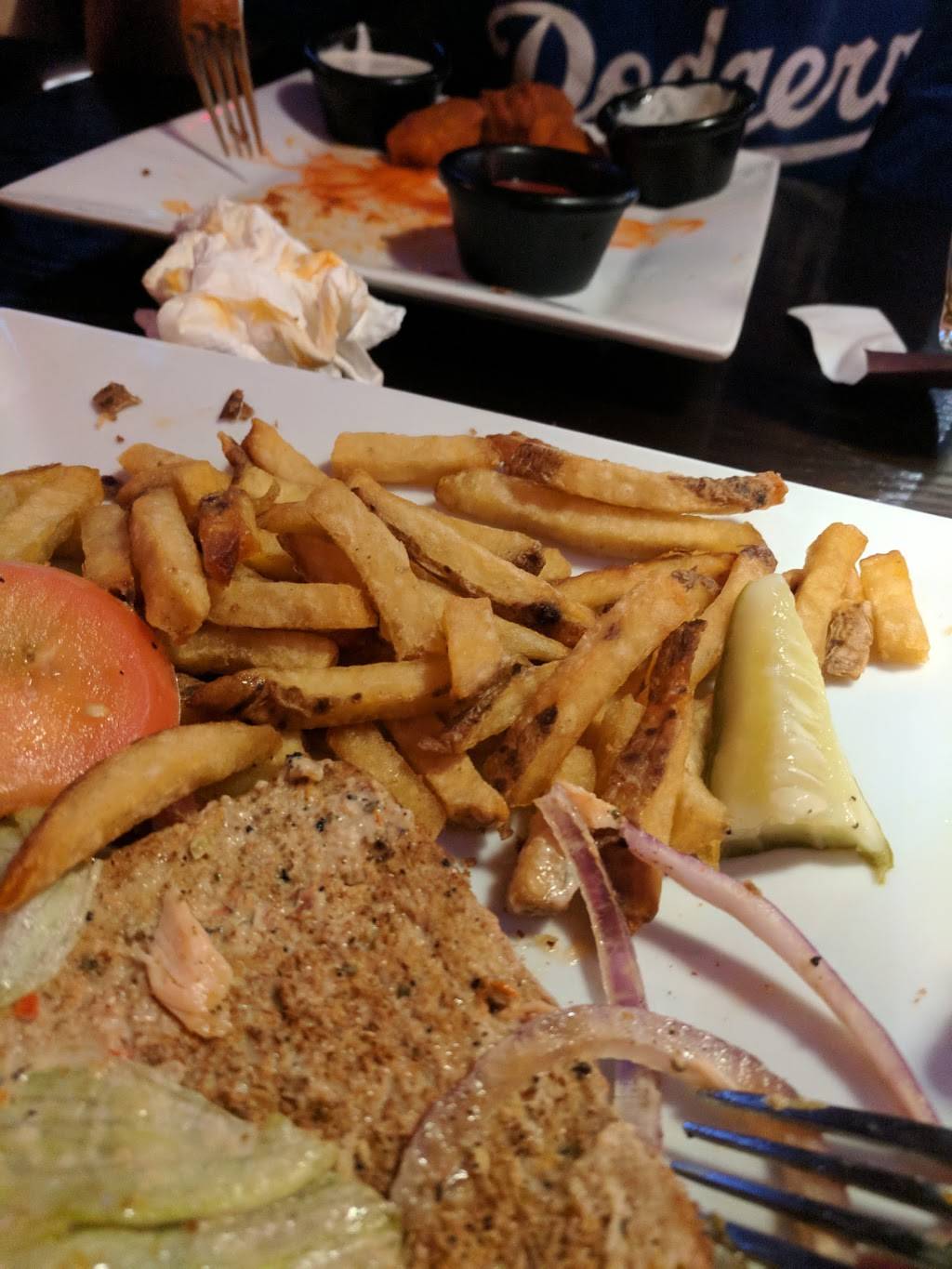 House of Wings Sportsbar | restaurant | 2317 D St, La Verne, CA 91750, USA | 9095964466 OR +1 909-596-4466