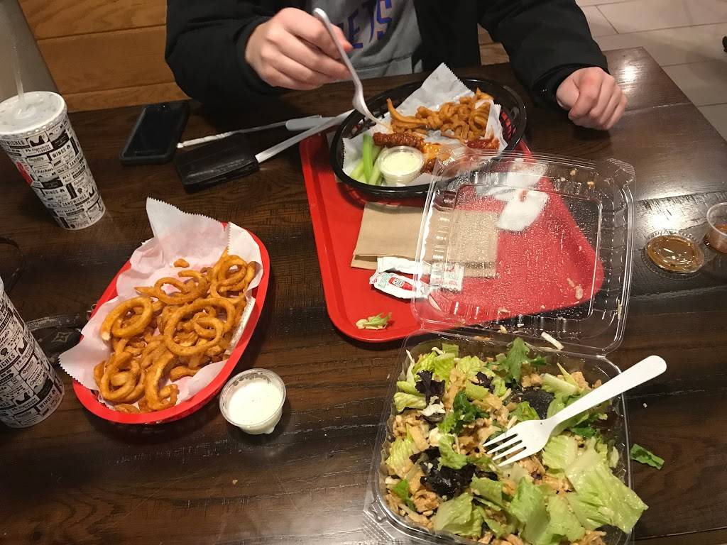 Planet Wings | restaurant | 287 NY-211, Middletown, NY 10940, USA | 8453433311 OR +1 845-343-3311