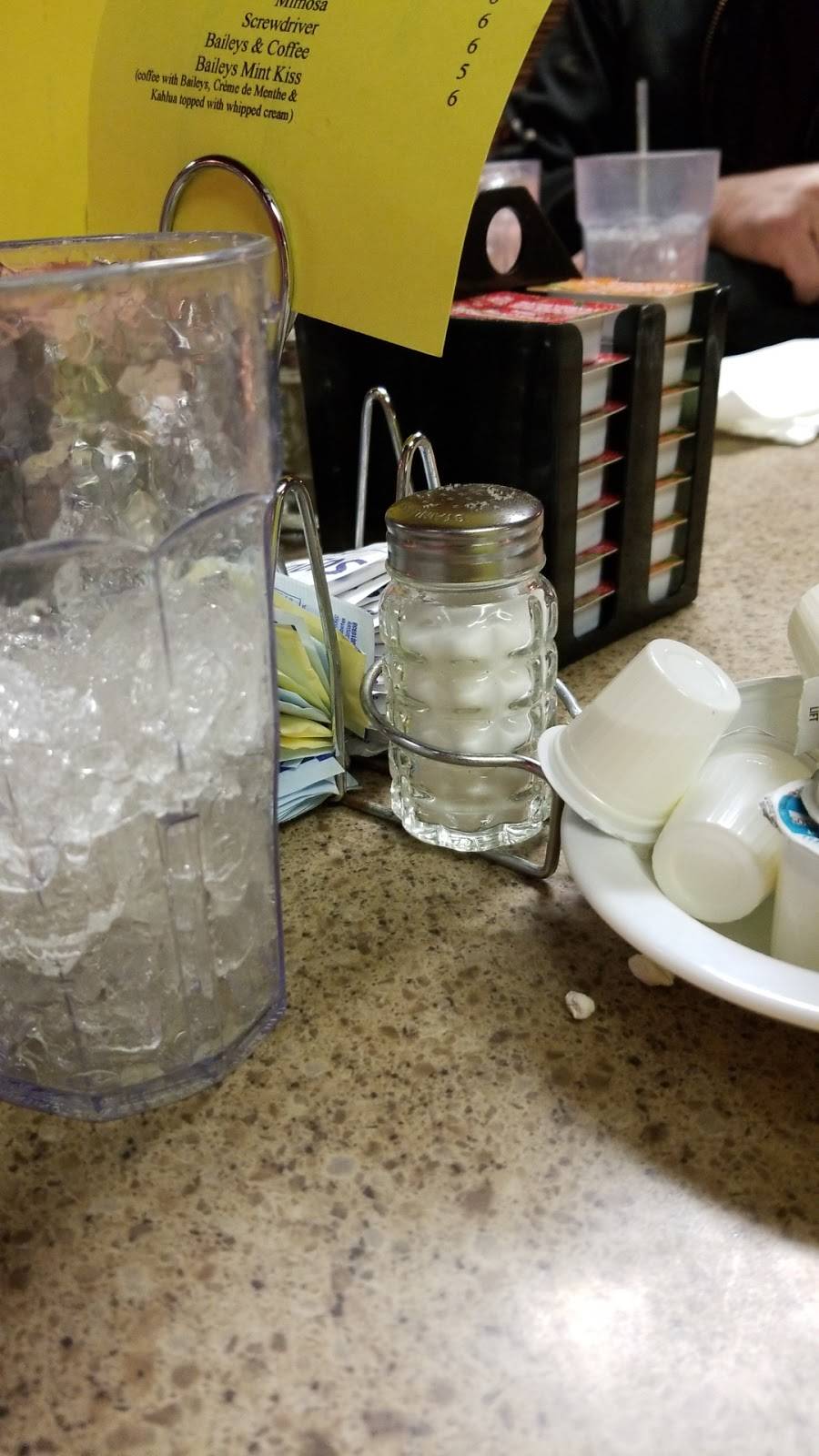 Suzis Village Inn | restaurant | 340 N 3rd Ave, Fruitport, MI 49415, USA | 2318653131 OR +1 231-865-3131