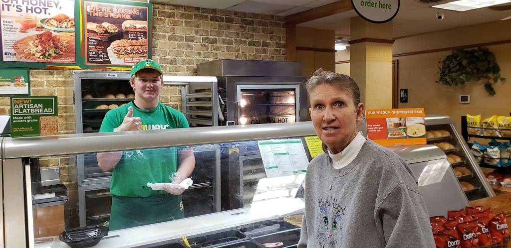 Subway | restaurant | 900 S Pleasantview Dr, Tuscola, IL 61953, USA | 2172535050 OR +1 217-253-5050