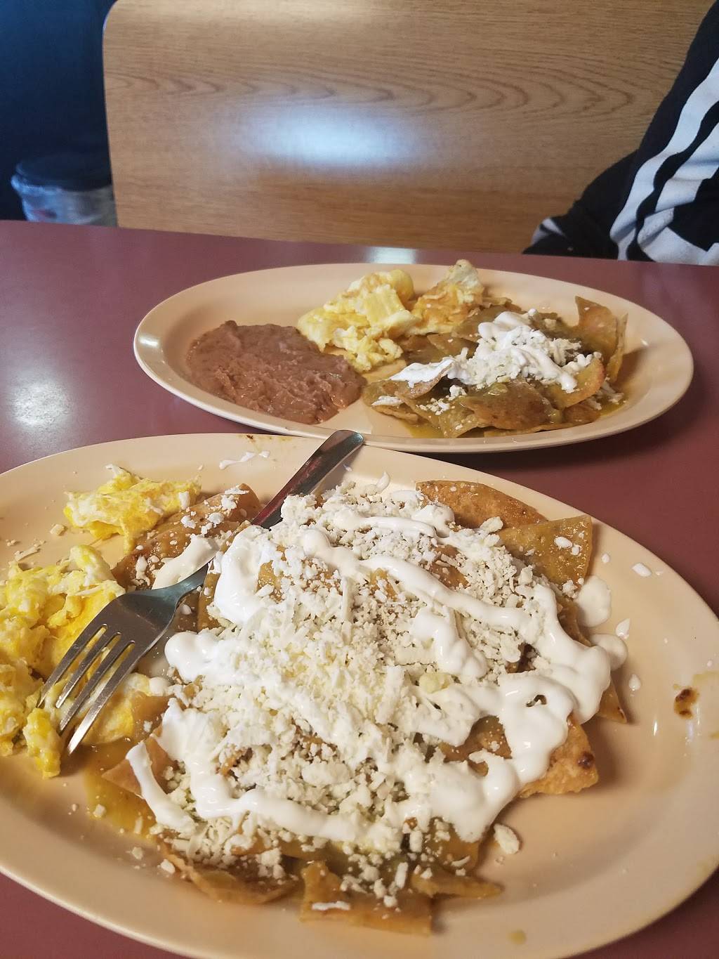 La Villa Restaurant | restaurant | 324 Collins St, Joliet, IL 60432, USA | 8157227486 OR +1 815-722-7486