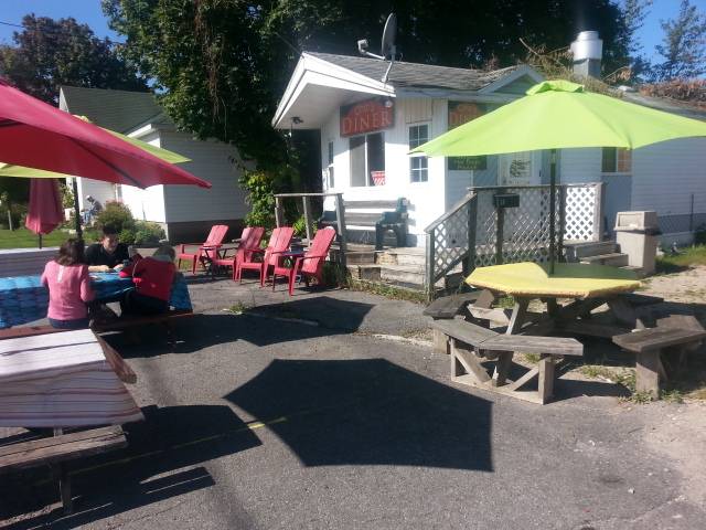 Chips Diner | restaurant | 34 Wilson St W, Perth, ON K7H 2N2, Canada | 6139785577 OR +1 613-978-5577