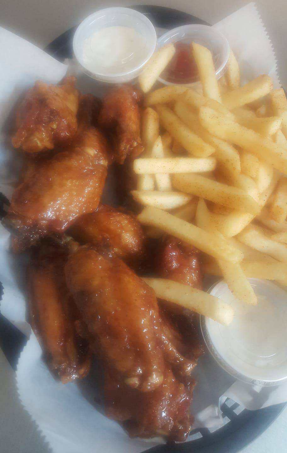 WJs Hot Chicken-N-Fish | restaurant | 201 W Broadway St, Johnsonville, SC 29555, USA | 8434834006 OR +1 843-483-4006