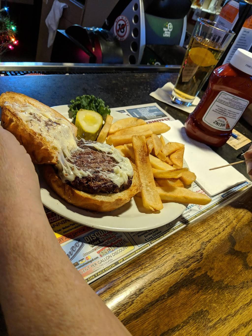 Dempsters Sports Pub & Restaurant | restaurant | 437 Pine St, Mt Holly, NJ 08060, USA | 6092610500 OR +1 609-261-0500