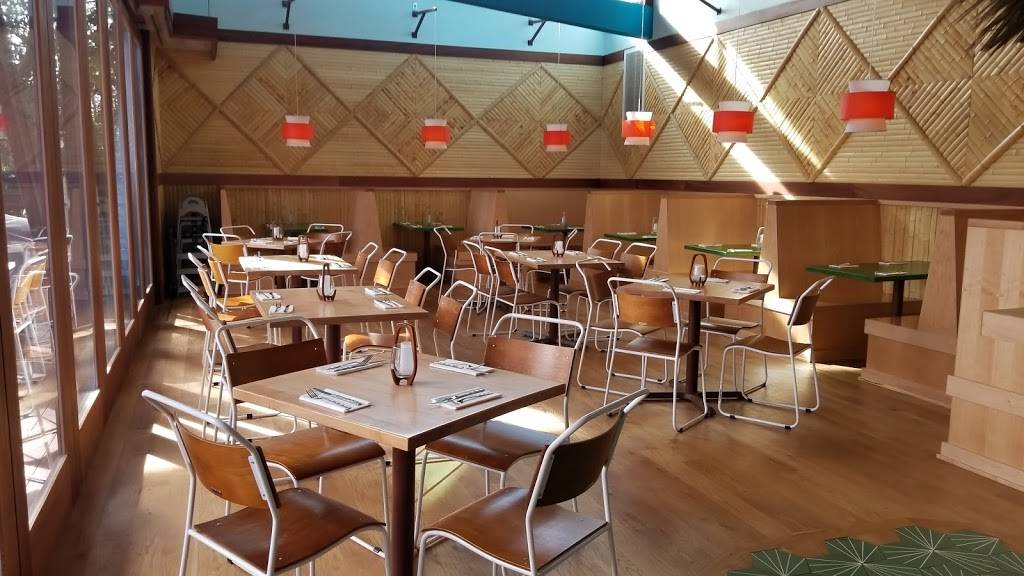 Wiki Wiki Sandbar | restaurant | 106 E Ashley Ave, Folly Beach, SC 29439, USA | 8435889454 OR +1 843-588-9454