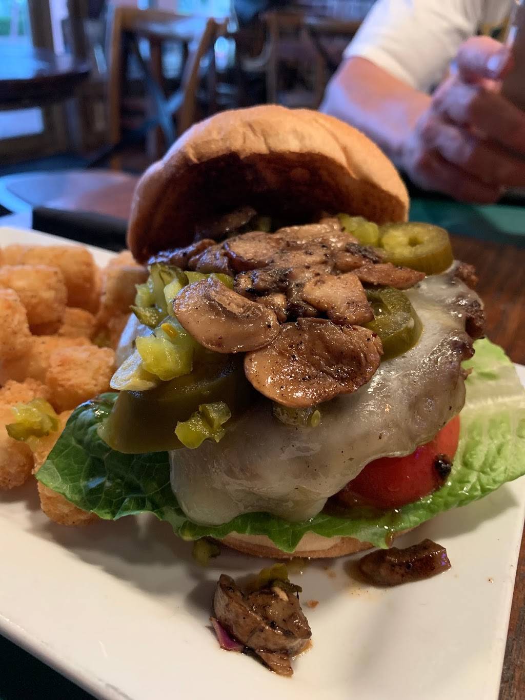 The Doghouse Grille | restaurant | 5430 Military Trail, Jupiter, FL 33458, USA | 5616199680 OR +1 561-619-9680