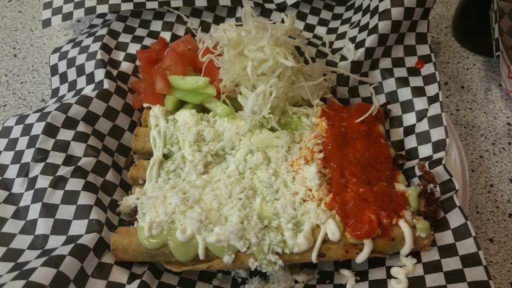 Flautas La Pila | restaurant | 1420 S Federal Blvd, Denver, CO 80219, USA | 3039220984 OR +1 303-922-0984