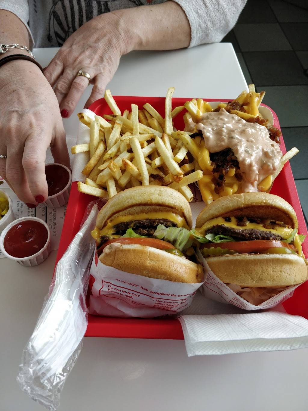 In-N-Out Burger | restaurant | 22226 US-281, San Antonio, TX 78258, USA | 8007861000 OR +1 800-786-1000