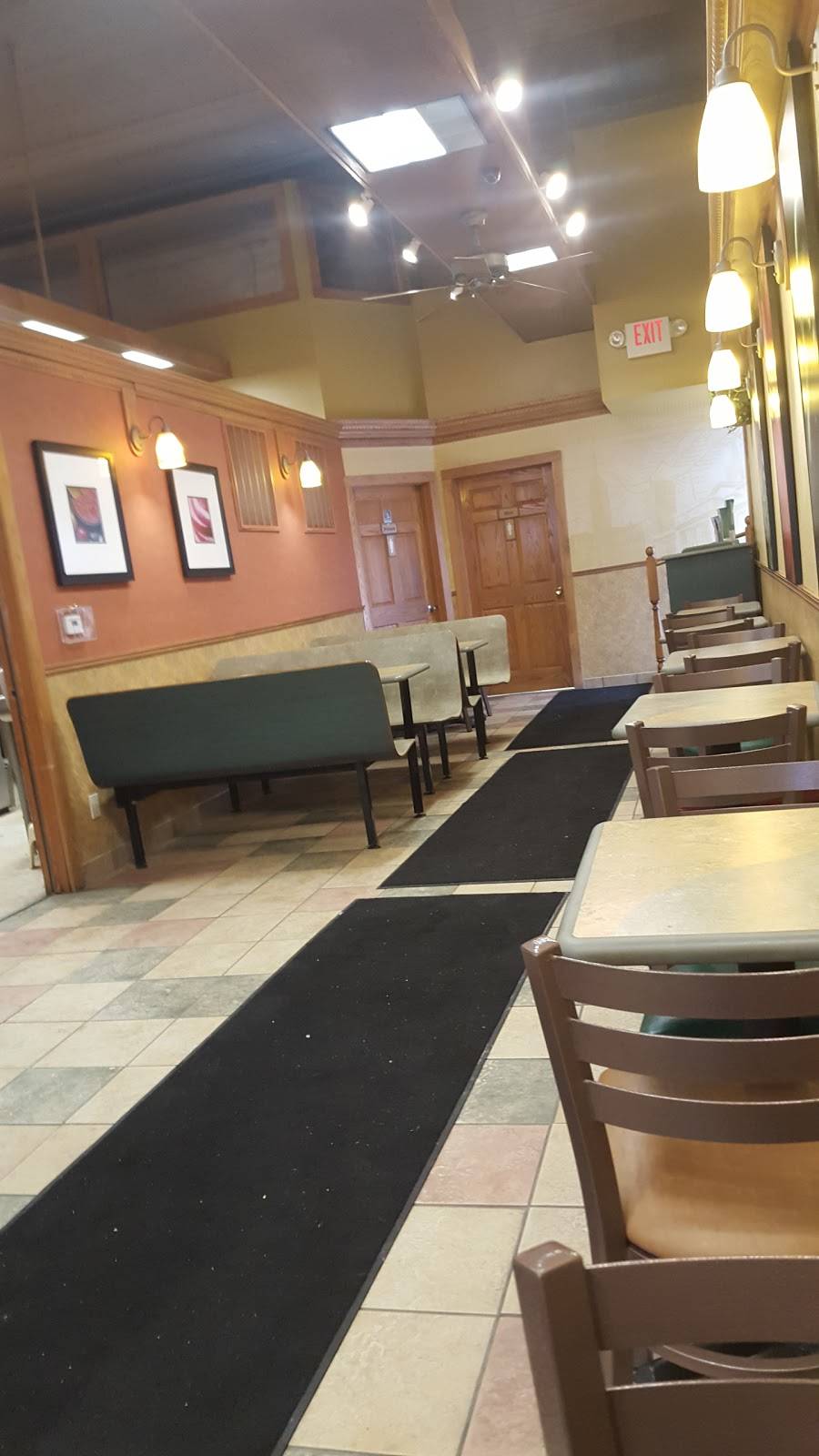 Subway Restaurants | restaurant | 401 Bridge St, Charlevoix, MI 49720, USA | 2315476699 OR +1 231-547-6699