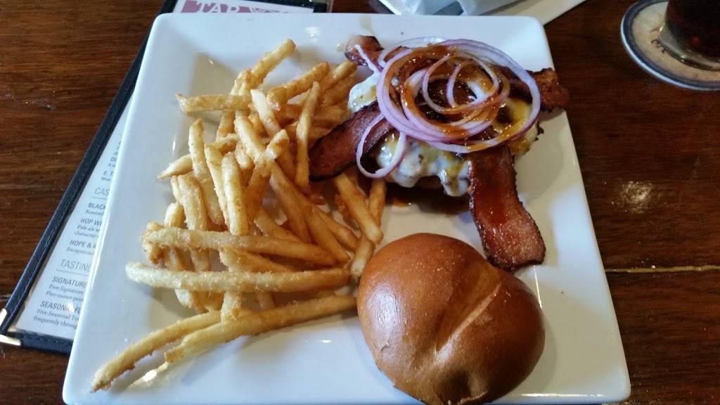 Town Hall Tap | restaurant | 4810 Chicago Ave, Minneapolis, MN 55417, USA | 6127677307 OR +1 612-767-7307