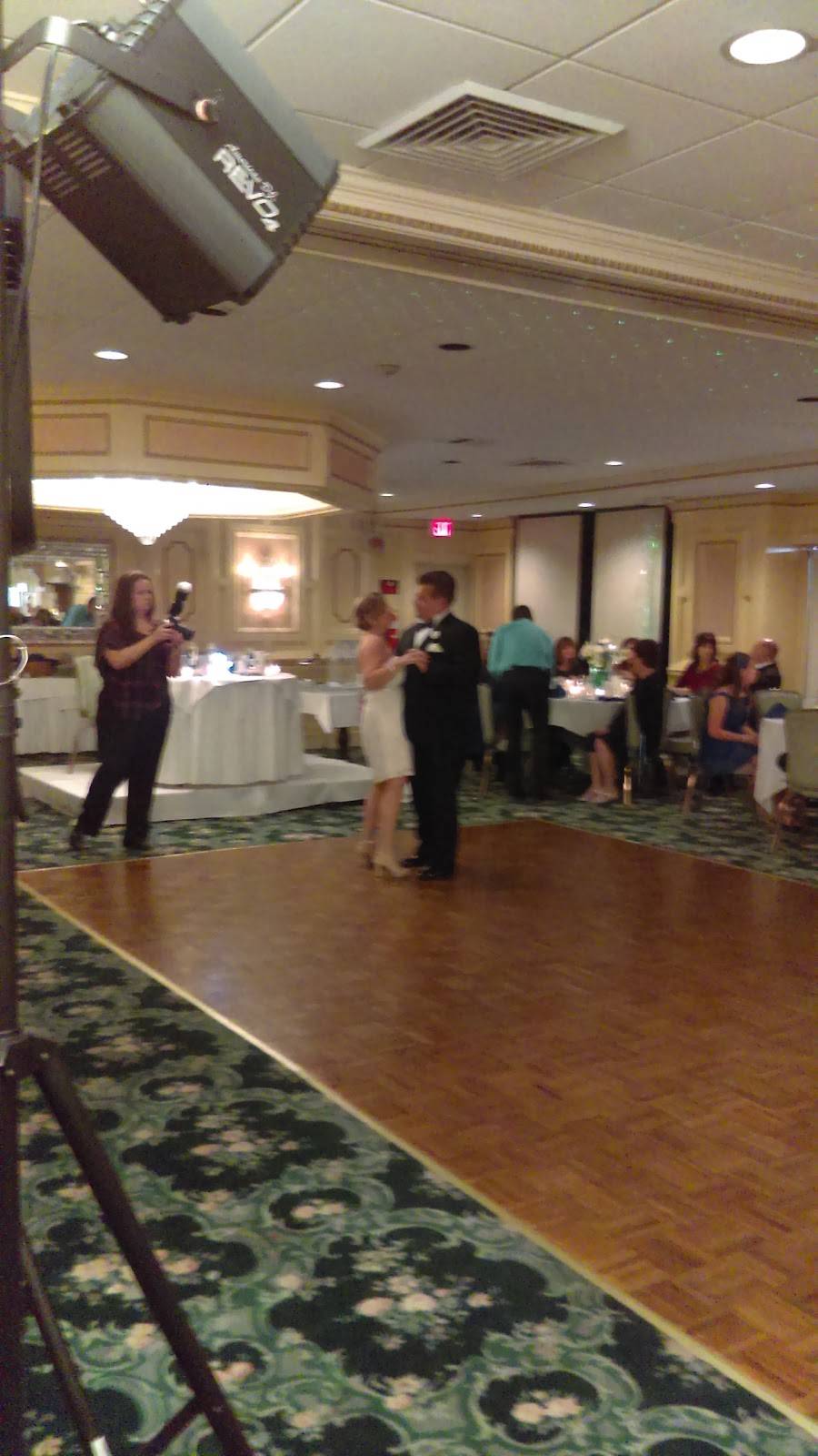 Town and Country Inn | restaurant | 48 NJ-35, Keyport, NJ 07735, USA | 7322646820 OR +1 732-264-6820