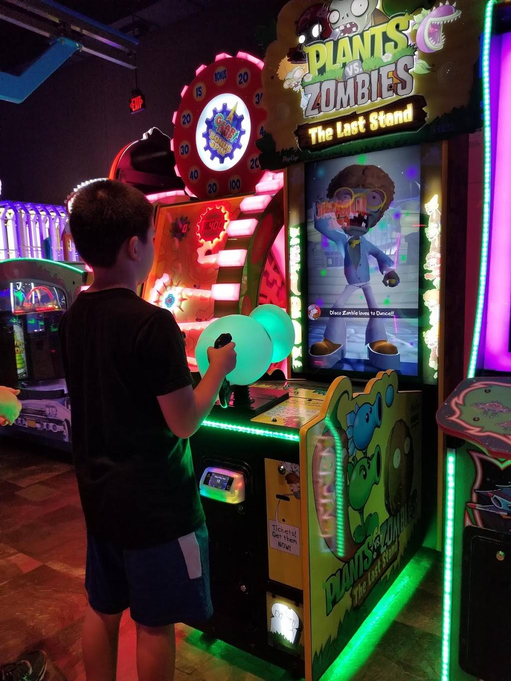 Main Event Gilbert | restaurant | 1735 S Santan Village Pkwy, Gilbert, AZ 85295, USA | 4804622200 OR +1 480-462-2200