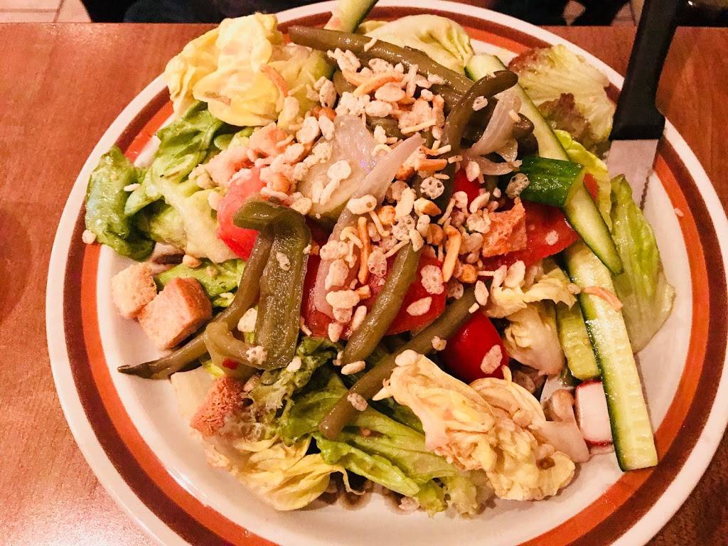 Le Coq de LEst 2015 inc | restaurant | 8803 Rue Hochelaga, Montréal, QC H1L 2N1, Canada | 4383859455 OR +1 438-385-9455