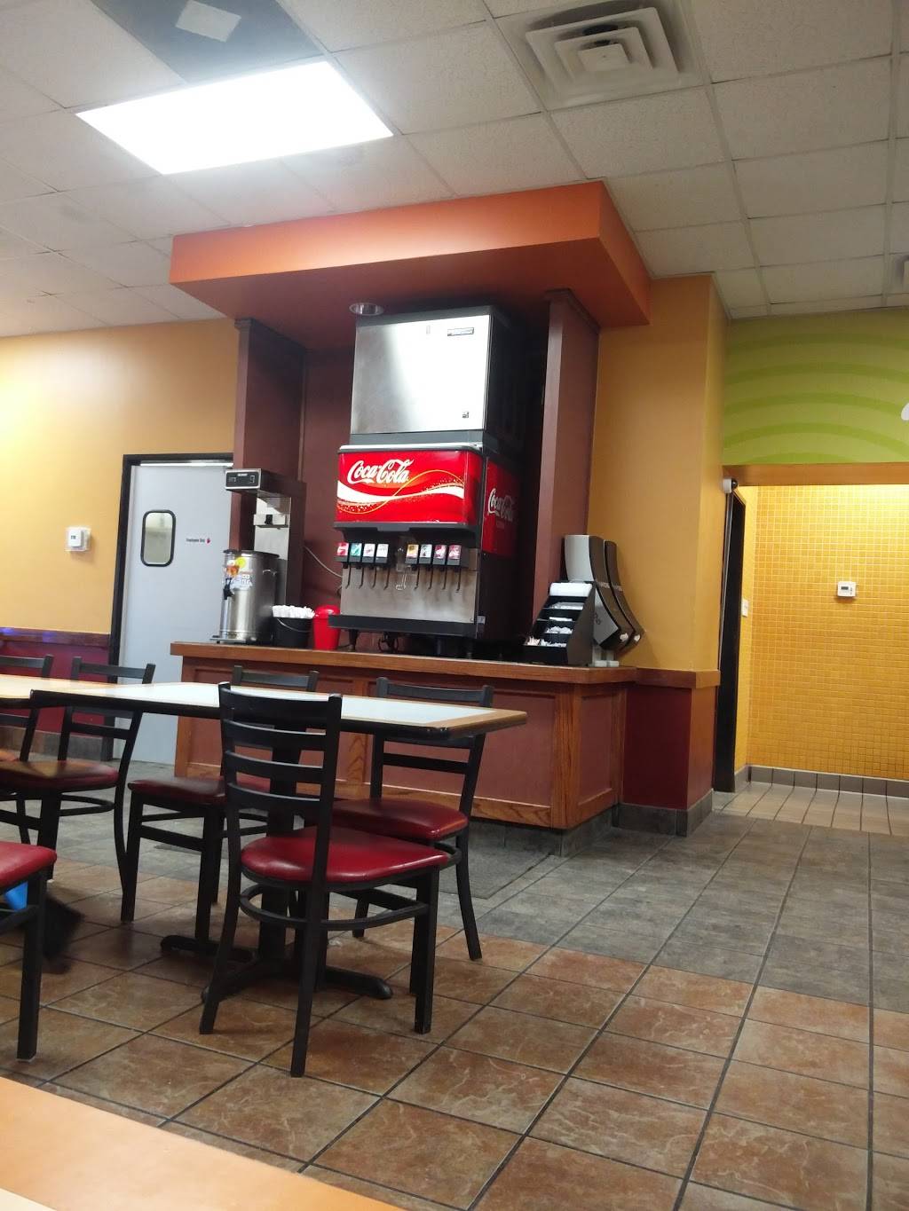 Cicis | restaurant | 3411 SE 14th St, Des Moines, IA 50320, USA | 5152801640 OR +1 515-280-1640