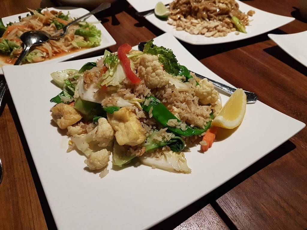 Soontorn Bahn Thai | restaurant | 210 Lakeshore Rd E, Oakville, ON L6J 1H8, Canada | 9058158488 OR +1 905-815-8488