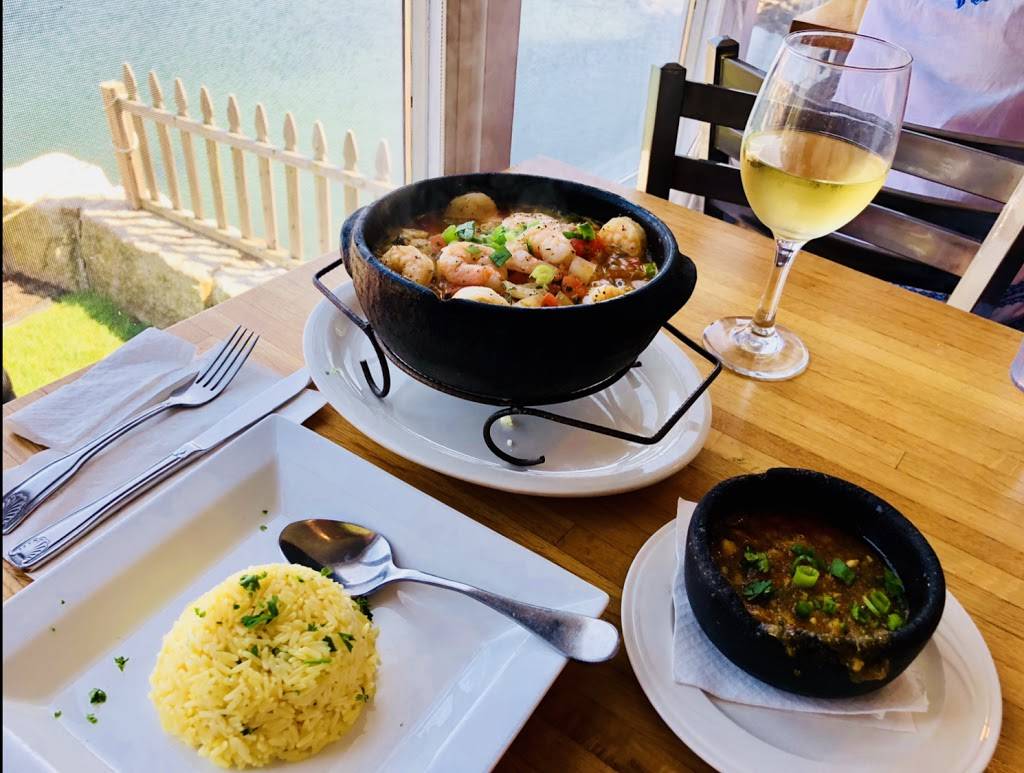 Blue Lobster Grille | restaurant | 15 Dock Square, Rockport, MA 01966, USA | 9785469990 OR +1 978-546-9990