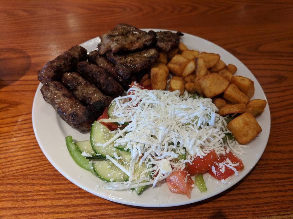 Veslo Family Restaurant | restaurant | 100 Arnold St, Kitchener, ON N2H 6C9, Canada | 5197449292 OR +1 519-744-9292