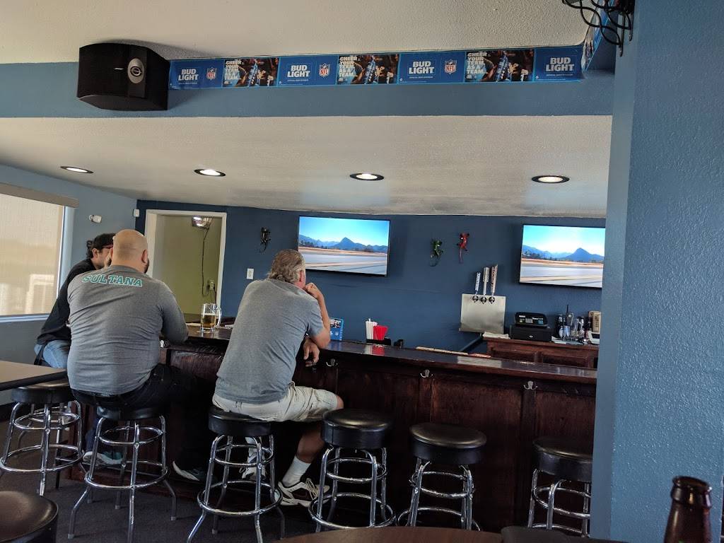 Hesperia Airpark | restaurant | 7070 Summit Valley Rd, Hesperia, CA 92345, USA | 4422675220 OR +1 442-267-5220