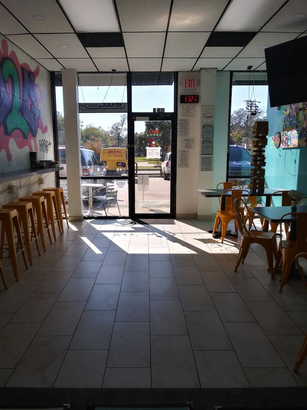 Daiquiris 2 Go | restaurant | 7330 Southwest Fwy suite d, Houston, TX 77074, USA | 7132392623 OR +1 713-239-2623