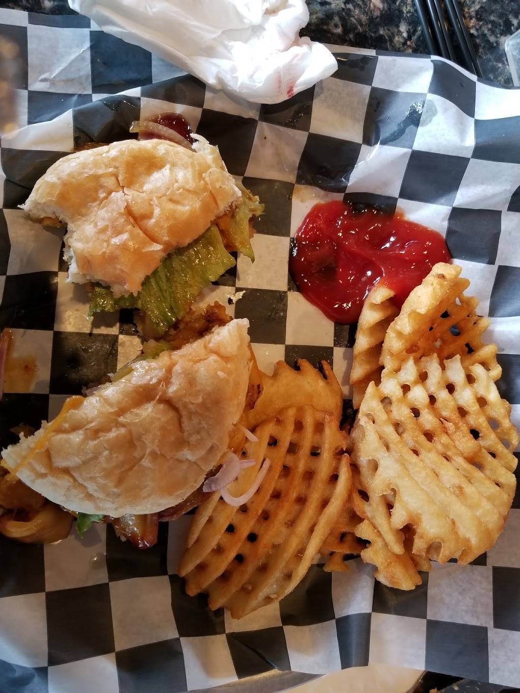 Mug Shots Burgers and Brews | restaurant | 4633 Lake Michigan Dr, Allendale, MI 49401, USA | 6168952337 OR +1 616-895-2337