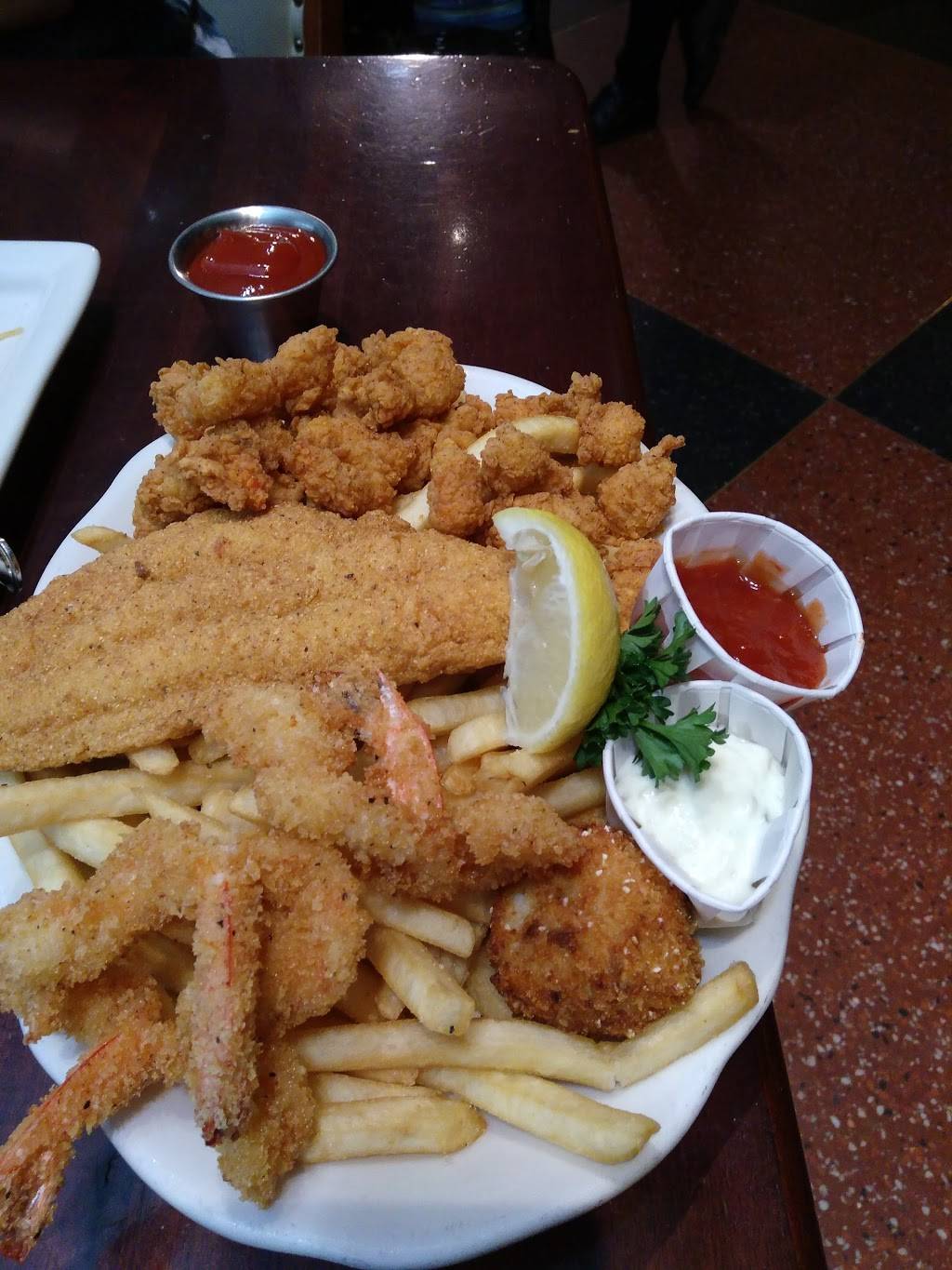 Pappadeaux Seafood Kitchen | restaurant | 3950 S Terminal Rd #33, Houston, TX 77032, USA | 2818217684 OR +1 281-821-7684