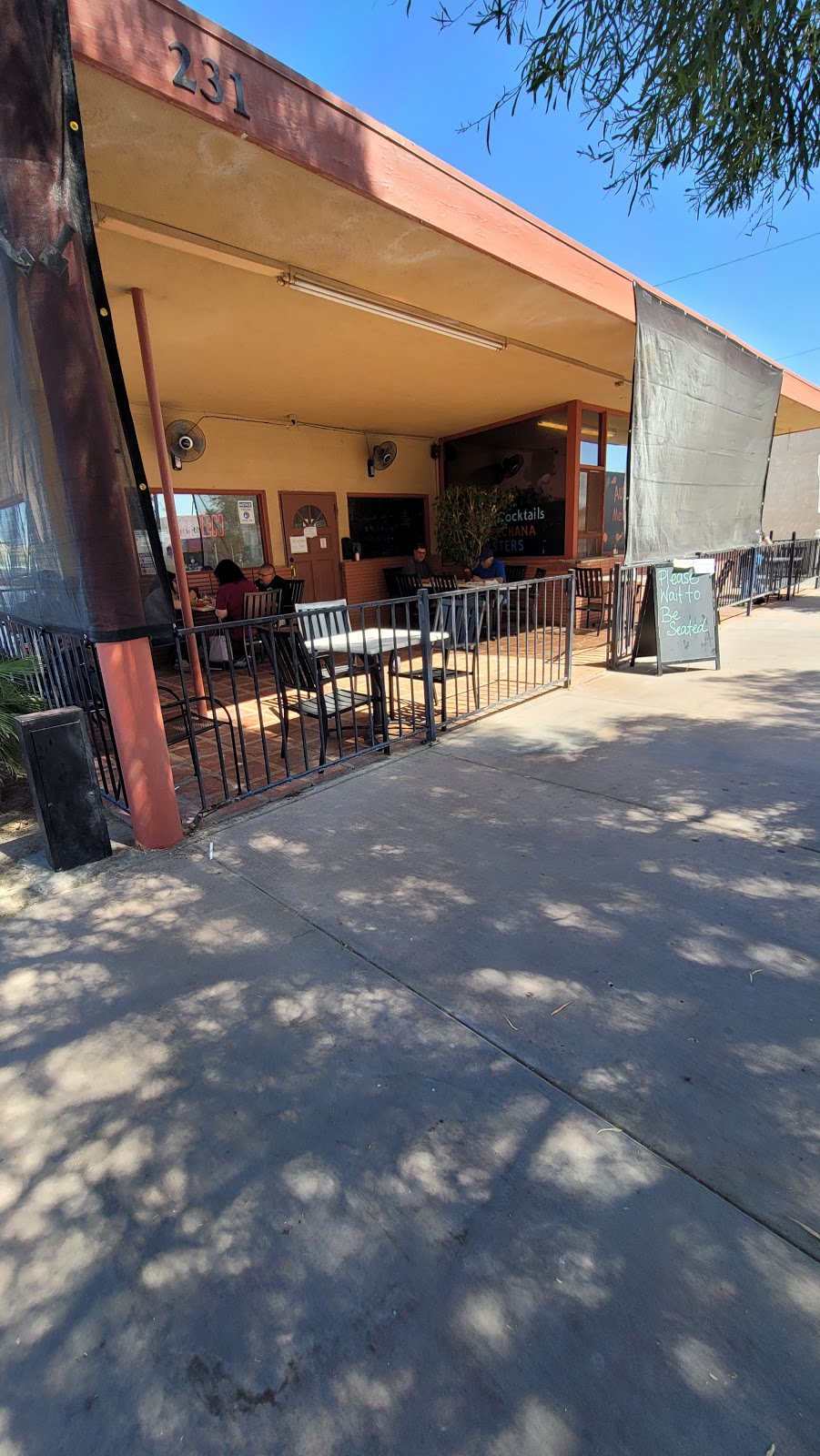 Garcias Restaurant | restaurant | 231 E Hobsonway, Blythe, CA 92225, USA | 7609225427 OR +1 760-922-5427