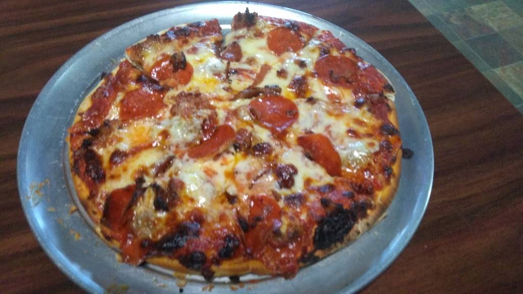 Pizza Pit | restaurant | 601 W North Ave, Flora, IL 62839, USA | 6186628185 OR +1 618-662-8185