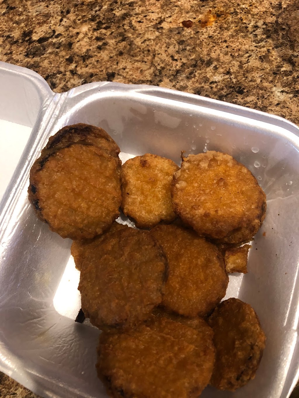 Chelseys Wings, Burgers, and Spirits | restaurant | 727 N Main St, Pueblo, CO 81003, USA | 7195454313 OR +1 719-545-4313