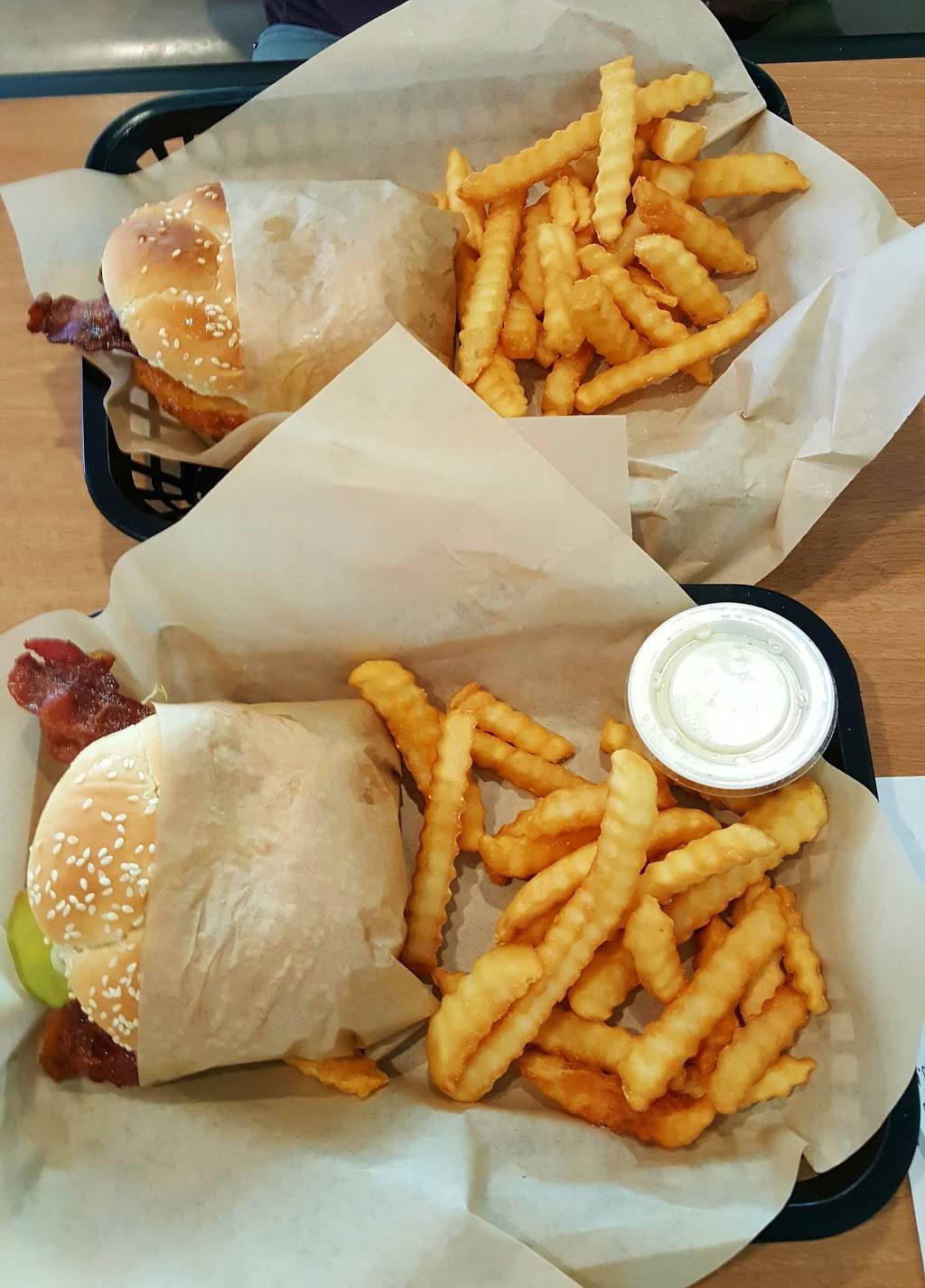 Beef n Bun | restaurant | 2477 Fletcher Pkwy, El Cajon, CA 92020, USA | 6194650767 OR +1 619-465-0767