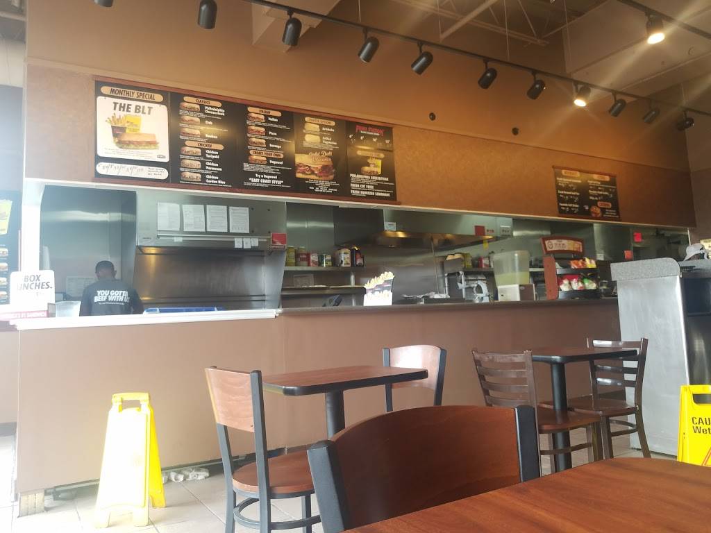 Penn Station East Coast Subs | meal takeaway | Natural Bridge and Lucas Hunt, St. Louis, MO 63121, USA | 3143897366 OR +1 314-389-7366