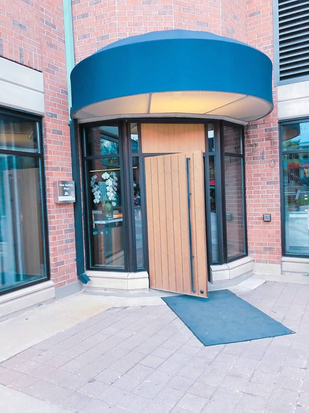 Hexagon Restaurant | restaurant | 210 Lakeshore Rd E, Oakville, ON L6M 3R7, Canada | 9058441286 OR +1 905-844-1286