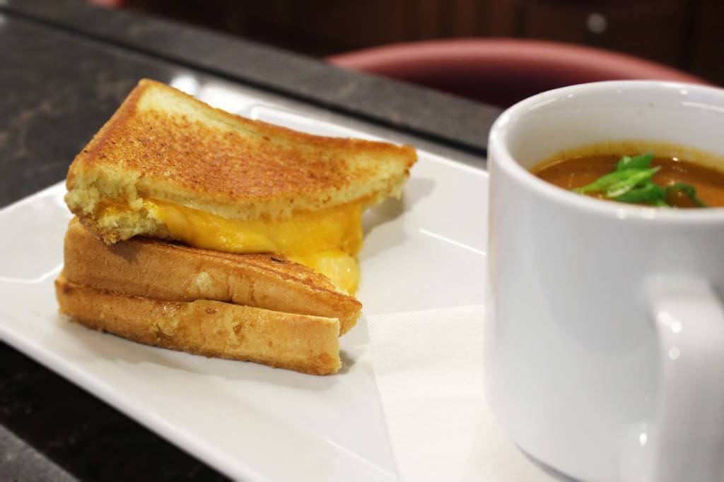 Murphys Grill | restaurant | 620, Edward J. Pryzbyla University Center, Michigan Ave NE, Washington, DC 20064, USA | 2023194770 OR +1 202-319-4770