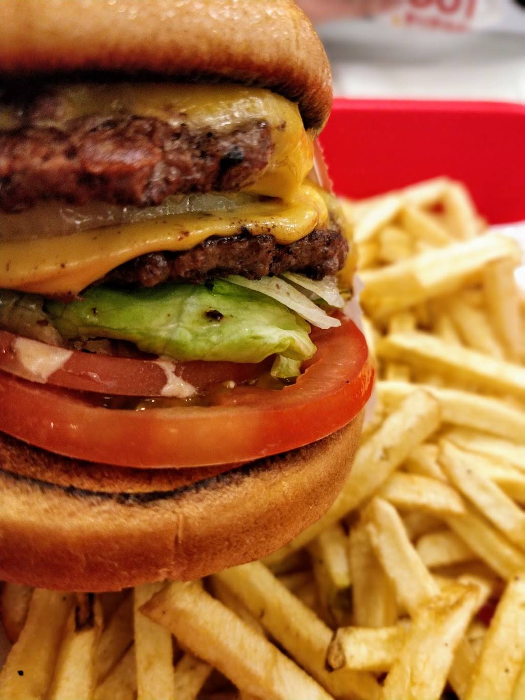 In-N-Out Burger | restaurant | 949 Veterans Blvd, Redwood City, CA 94063, USA | 8007861000 OR +1 800-786-1000