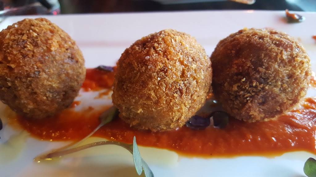 Spice Lounge and Tapas | restaurant | 52 Lakeshore Rd E, Mississauga, ON L5G 1E1, Canada | 9058918463 OR +1 905-891-8463